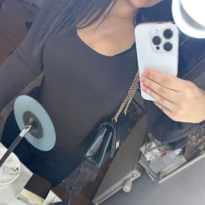 Gina tricot tröja  - Jätte söt Gina tröja, vet inte om den bruna är kvar men jag säljer den eftersom jag återigen rensar, den är jätte bekväm och passar till vilken stund som helst! Så fin!! 🎀