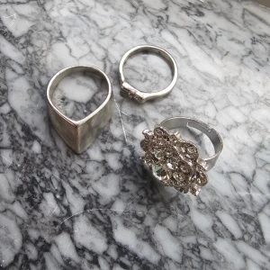 Ringar - Säljer dessa ringar då de inte används. 25kr st 70kr för alla. Skriv för fler bilder.💕