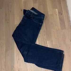 Säljer ett var riktigt snygga jeans från Nudie. De är i väldigt bra skick. Lite för korta för mig som är 190. Nypris 1600:-