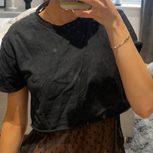 t-shirt  - t-shirt som är perfekt att ha något linne under!❤️