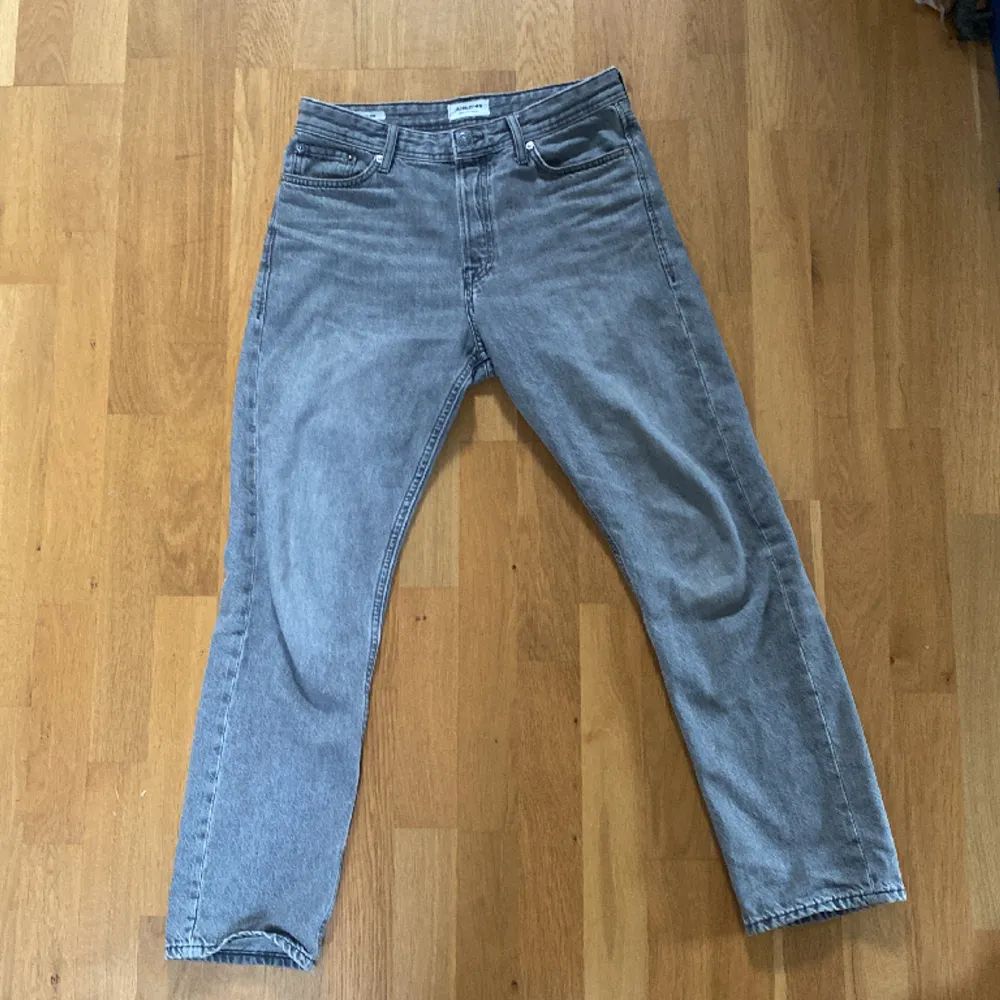 Ett par snygga jeans som är använda ett fåtal gånger st w30 l32. Priset kan diskuteras vid snabb affär. . Jeans & Byxor.
