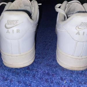 Nike Air Force One - Knappt använda air force ones jag vuxit ur (pris kan diskuteras)