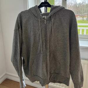 Zip-hoodie från weekday 