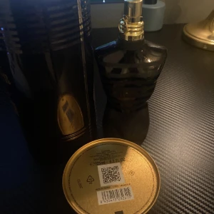 Jean Paul Gaultier  - Säljer min grymma parfym som från början är 125 ml, nu är de 92-95 ml kvar. Självklart följer en box med