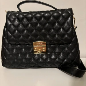 Väska  - Väska från La Bella Sweden köpt för 1287 kr  Säljs för 700