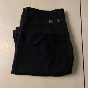 Prime scrunch tights Relode - Heeej, säljer dessa populära prime scrunch tightsen från relode som är i ett mycket bra skick!🌟Säljer dem nu för att dem inte används längre.☺️