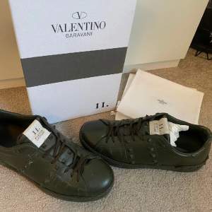 Valentino open i fet färg + dunder pris! Se bilderna för defektee