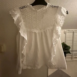 Mango blus - Fin vit blus från mango💞Använd max 1 gång!💗