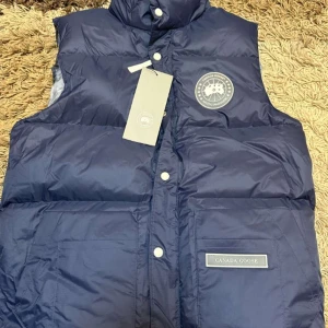 Canada goose - Canada Goose Northern Lights Freestyle vest, säljer helt ny vöst med tag på , er kod funkar som ni ser på sista bilden.