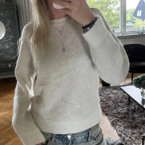 Stickad tröja - Lånad bild! Stickad tröja från other stories💖nypris runt 1300