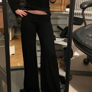 Yoga pants  - Yoga pants liknande byxor, säljer för att dom är för långa för mig tyvärr❤️kom priv för mått och bilder 