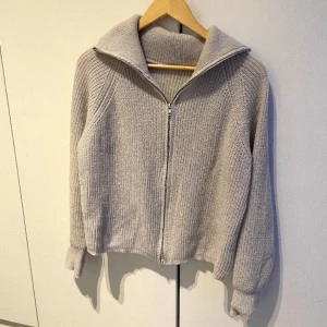 Stickad tröja - Superfin stickad tröja från Shein storlek M, som ny