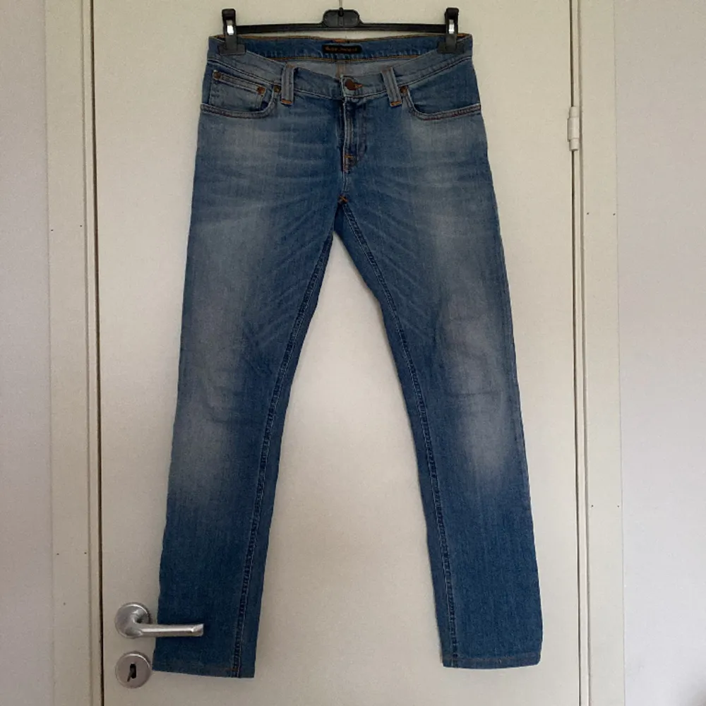Low waist jenas i storlek W29 L32 från nudie jeans co. Jeans & Byxor.