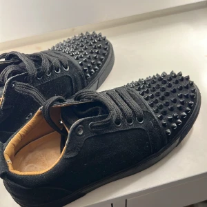 christian louboutin skor - Säljer skorna då jag inte har så mycket användning för dom