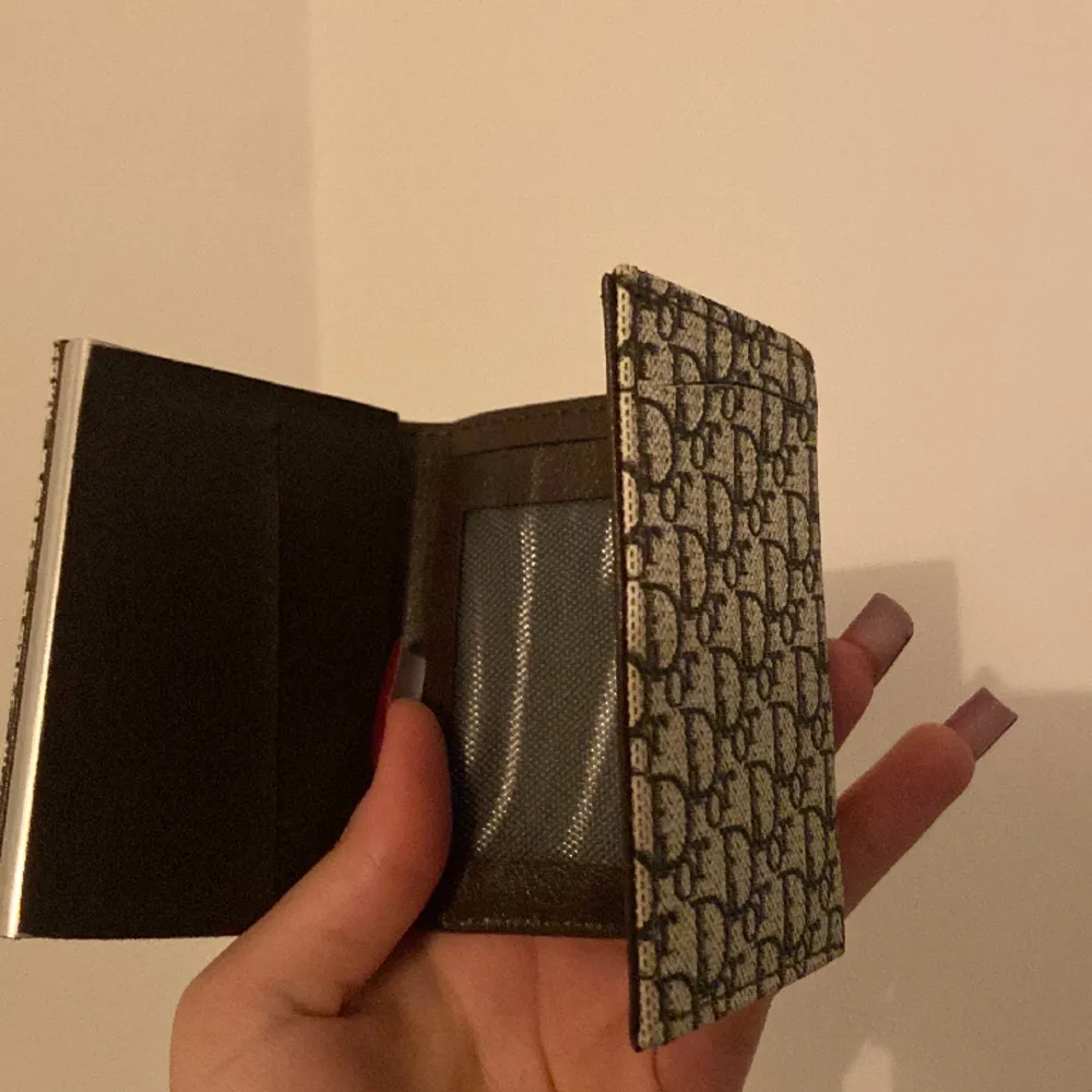 Dior plånbok/ korthållare . Accessoarer.