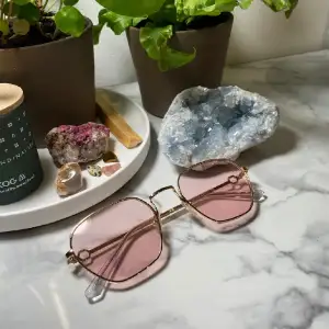 Vintage solglasögon i rosa färg: endast provade. Så nyskick. 
