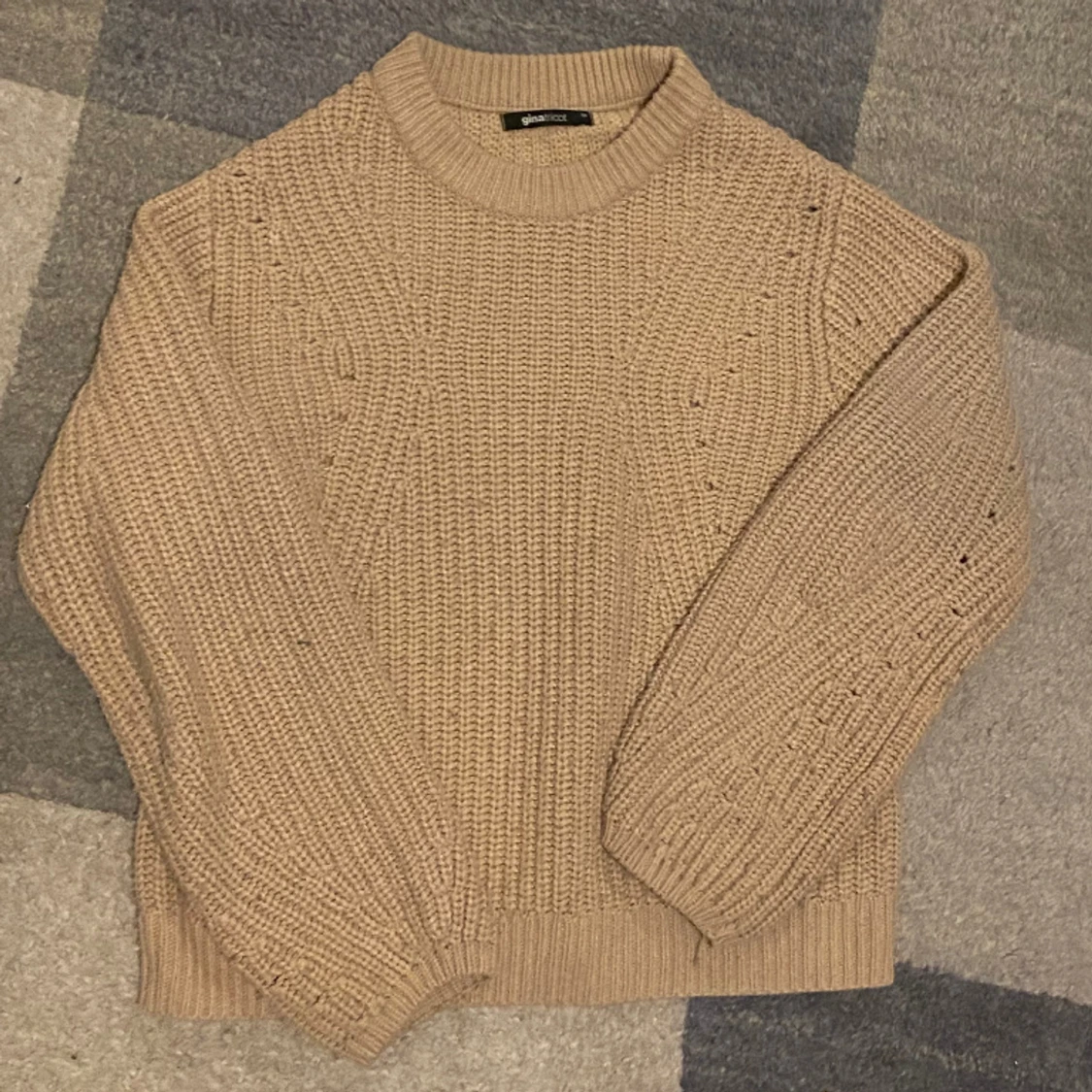 Brun stickad tröja