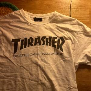 Snygg clean Thrasher t-shirt. I storlek M och kommer inte längre till användning.