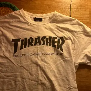 Snygg clean Thrasher t-shirt. I storlek M och kommer inte längre till användning.