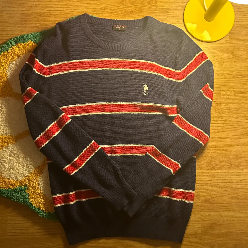 En Us Polo Assn sweatshirt. Super snygg men kommer inte till användning. I storlek M utan några skador (Vet ej om legit). Hoodies.