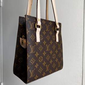 Handbag from Louis Vuitton. Bought in Paris. Selling because I don’t use it. Very good condition.  20 x 22.5 x 10 cm