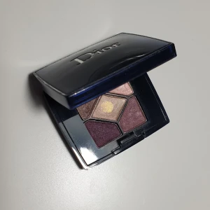Dior mini ögonskugga  - Mini Diorögonskygga i palett " 970 Stylish Move "