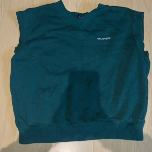 Grön sweater vest  - Mycket bra skick knappt använd. I storlek s 