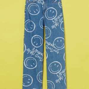 Jeans smiley - Hej säljer dessa jeans.  Har knappt använts och de är i nyskick😊