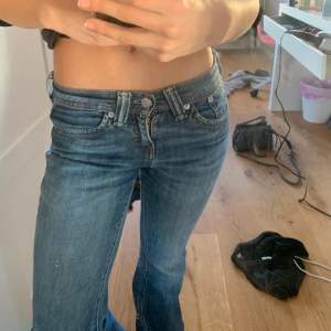 Jätte snygga Levis jeans som inte kommer till användning längre, renommerad till någon som är 160cm lång 