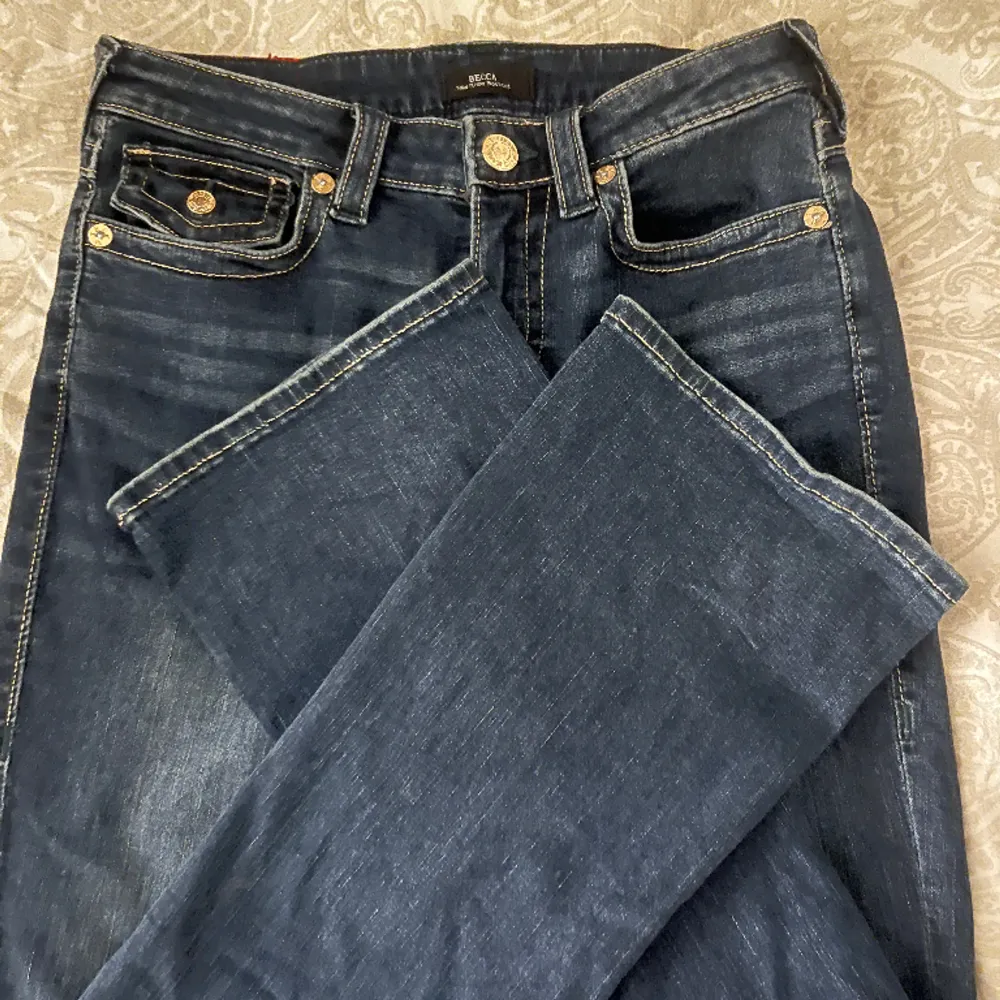 True region jeans i bra skick, jätte fina lågmidjade jeans som sitter hur fint som helst!. Jeans & Byxor.