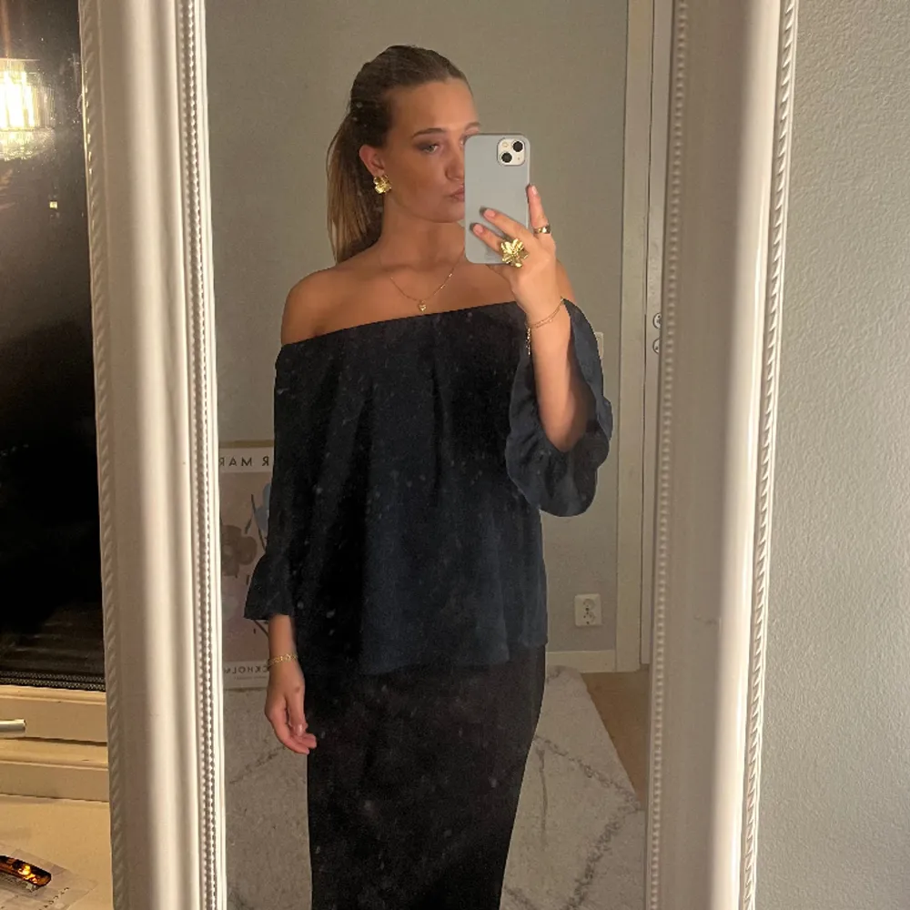 Superfin blus från bikbok. Köpt för några år sedan men använt sparsamt🙏 Nyoris: 300kr. Puserot.
