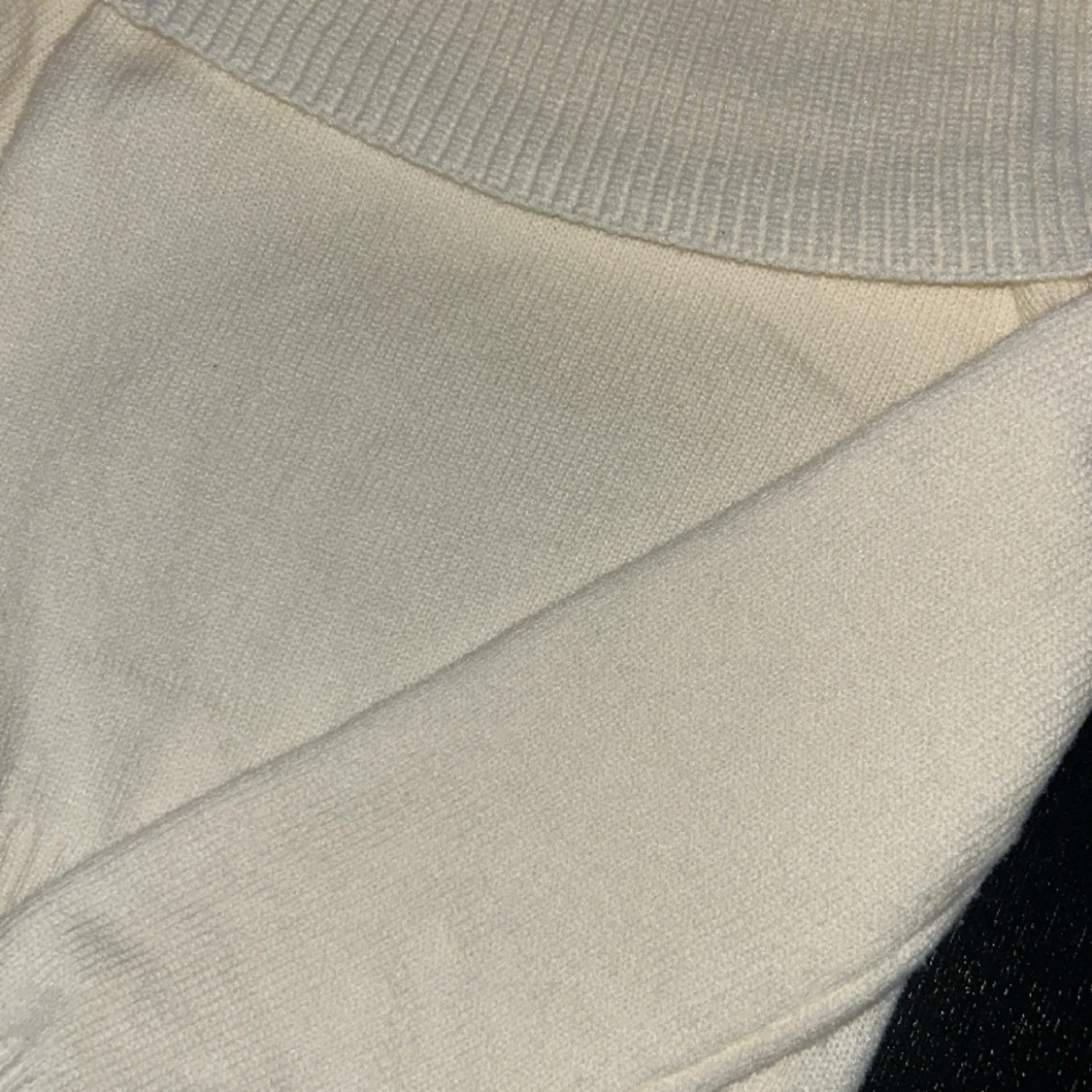 Off shoulder stickad tröja vit/ kräm vit - 90