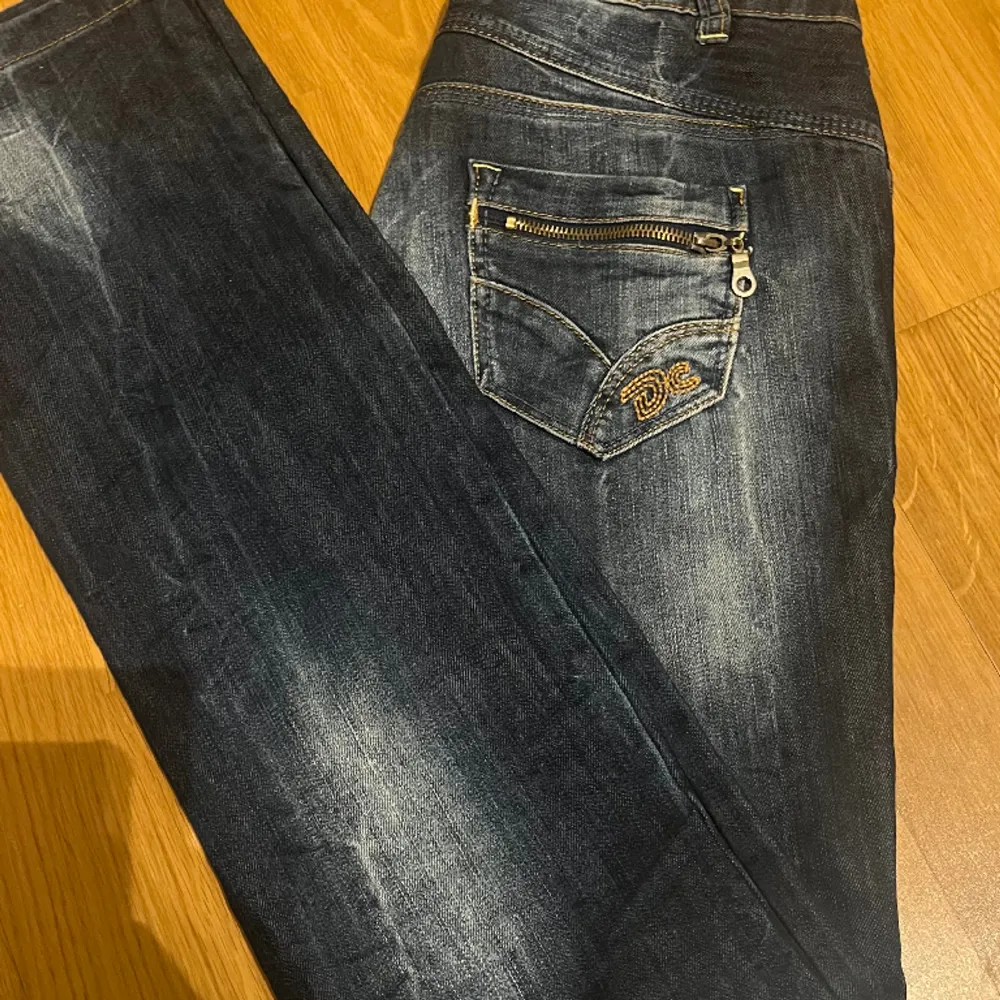 Jätte fina jeans från Decor Women i ny skick. Inrebenslängd: 90cm Midjemått: 80cm. Jeans & Byxor.