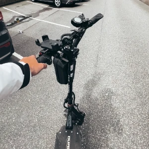 Elscooter - Dualtron Victor Pro - Hej, säljer nu min elscooter som är utnämnd till världens bästa eldcooter!  Hade gärna haft den en sommar till men eftersom jag håller på att ta motorcykel körkort så får någon annan lyckligt lottad spendera sommaren med denna. Hör av er för mer info