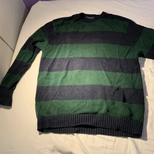 Brandy meveline tröja - Säljer nu min brandy meveline tröja , jätte poppis på TikTok ! Tröjan ska stryckas och tvättas innan den säljes! Den är one size.  Vid snabb affär fri frakt ! 📦 orginal pris 396kr❤️ (plus frakt som är ungefär 60kr på deras hemsida) skriv vid frågor!🫶🏻