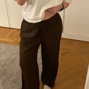Bruna linnebyxor  - Bruna linnebyxor från hm!