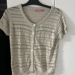 Söt väst - Köpt second hand, aldrig använd av mig 