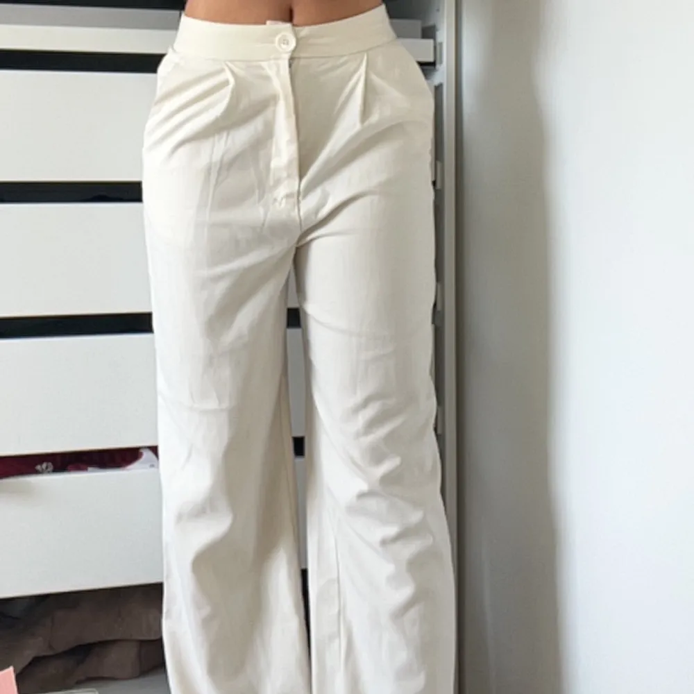 SÅ snyggaaa byxor, påminner om linnebyxor💘🩷🩷perfekta för sommaren!. Jeans & Byxor.
