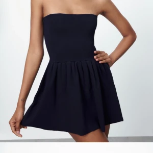 Topp - Snygg topp som även kan användas som klänning!! Aldrig använd då den inte passar mig