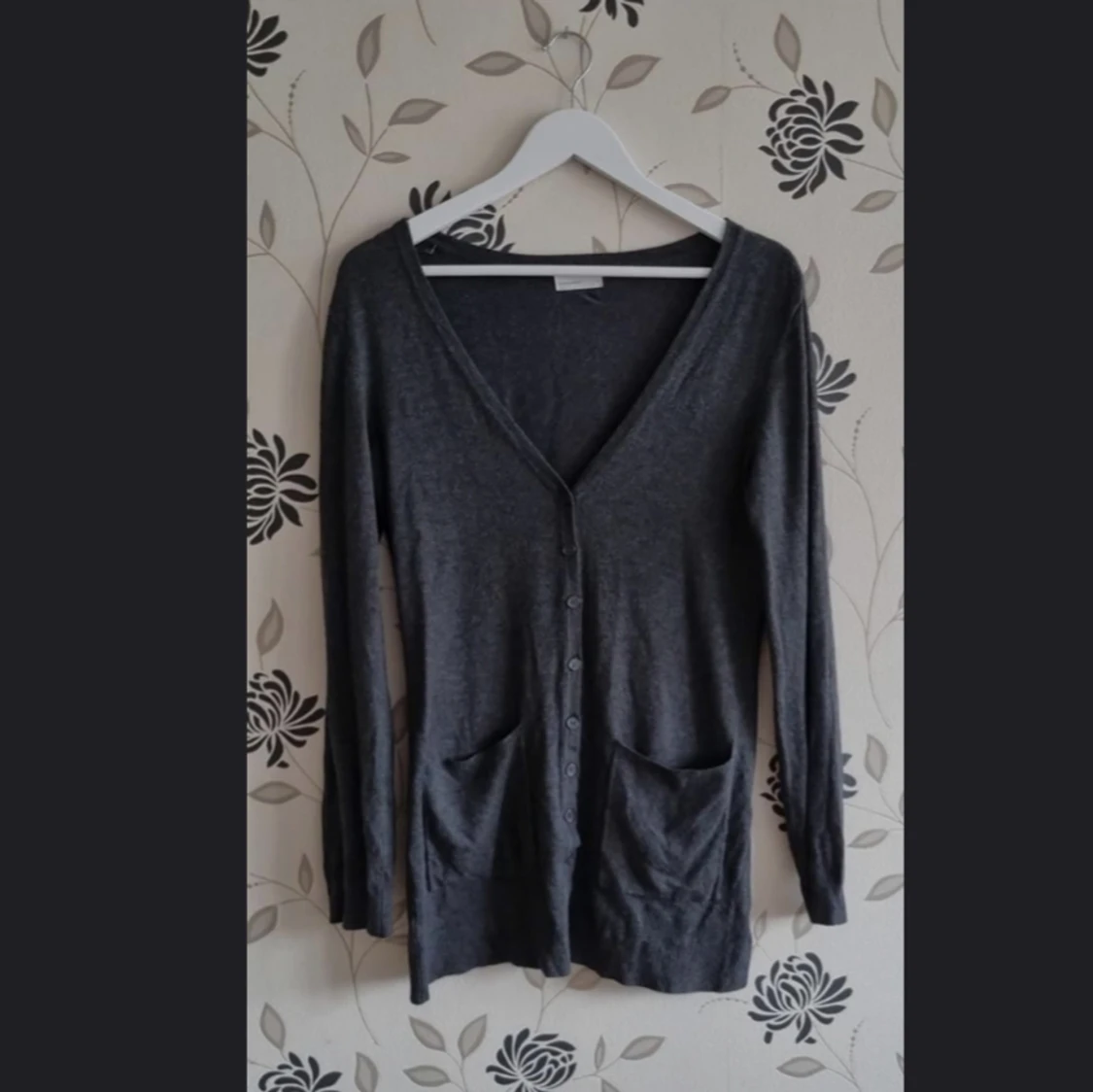 Vero Moda mörkgrå kofta, Strl: M / Medium, knappar och fickor, långärmad,