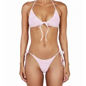 Söker denhär fina bikinin från Bamba swim i pink salt -både överdel och underdel😍😍💗💕i storlek M överdel och S underdel 