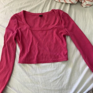 Rosa magtröja  - En rosa magtröja från shein. Köpt för 79kr, säljs för 40