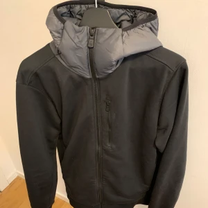 Sail racing zip hoodie - sail racing bowman insulated zip hoodie. Topp skick, storlek M. Nypris 1800kr.