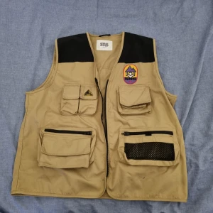 SNS Avalanche Vest - 8/10 cond, liten fläck av en penna där dock nypris runt 500 säljer den fett billigt