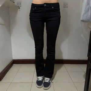 Jeans - Säljer dessa jeans från zara, modellen är 178💛