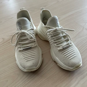 Sneakers Steve Madden - Helt okej skick, använda fåtalet gånger. 