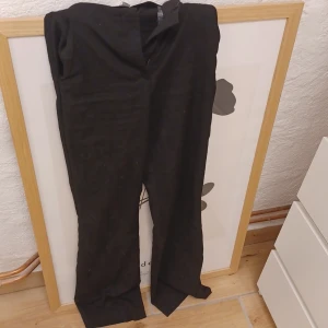 Flared kostymbyxor - Storlek 32  Från H&M  Svart kostymbyxa