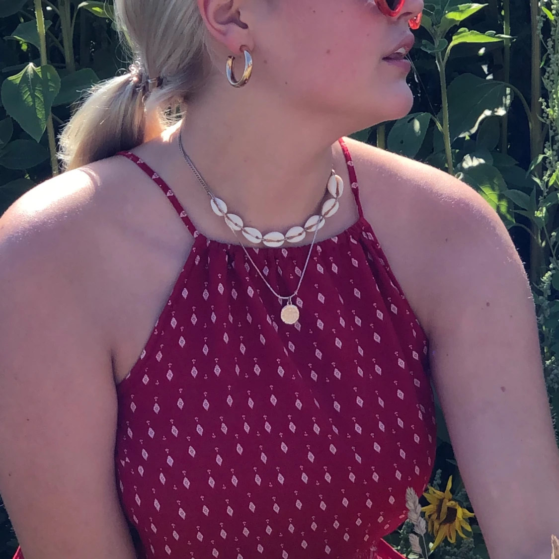 Byxdress med öppen rygg 