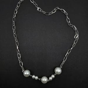 Handgjort halsband  - Handgjort unik  halsband och exklusiv design🖤Följ :@ekjewelryofficial🤲  🔗⛓️Material- rostfritt stål och pärlor. Längd: 44cm. 