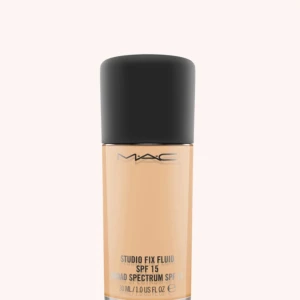 Mac Foundation NC25 - Ny oanvänd foundation av Mac. Studio Fix Fluid SPF15 NC25. Pris kan diskuteras.